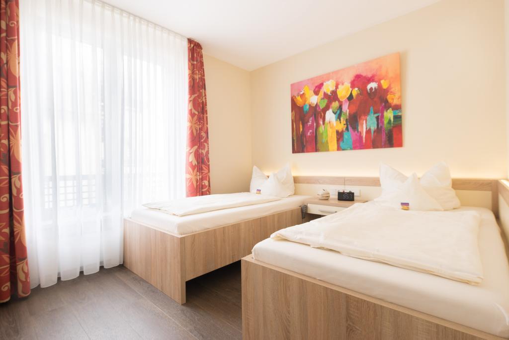 Gda Hotel Am Schlosspark باد هومبرغ فور دير هوه المظهر الخارجي الصورة
