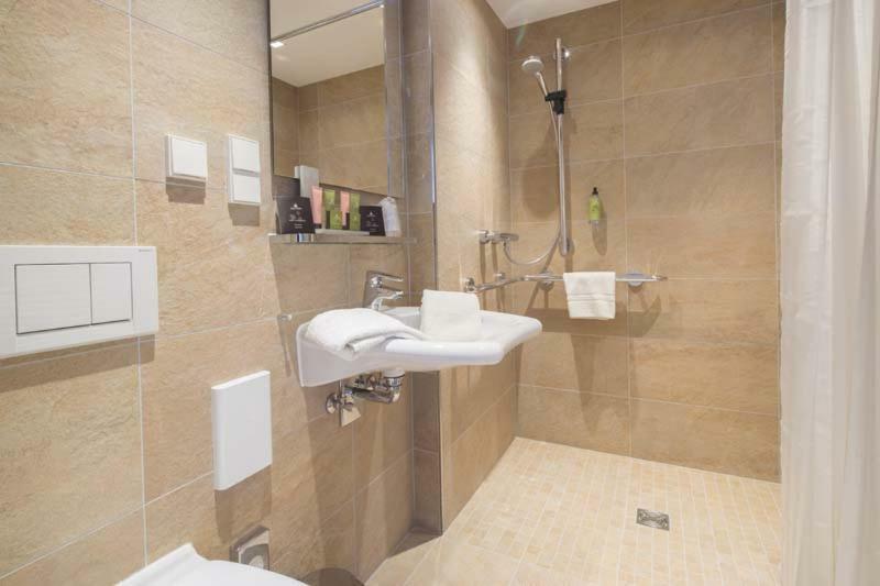 Gda Hotel Am Schlosspark باد هومبرغ فور دير هوه المظهر الخارجي الصورة
